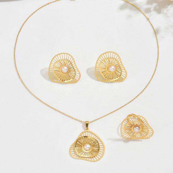 Ladies Jewelry Set Flowered Pearl Combination